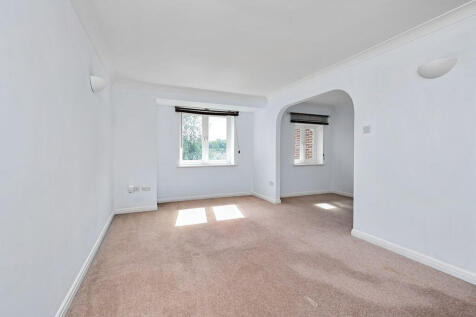 24 Thornfield Gre...