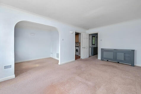 24 Thornfield Gre...