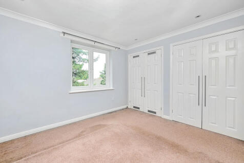 24 Thornfield Gre...