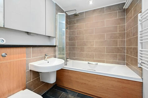 24 Thornfield Gre...