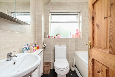 37 Ryecroft Garde...