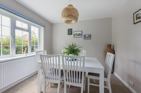 6 Fernhill Walk (...