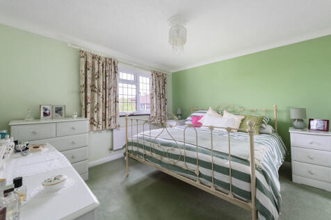 28 Raeburn Way (1...