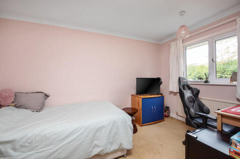 7 Squirrell Close...