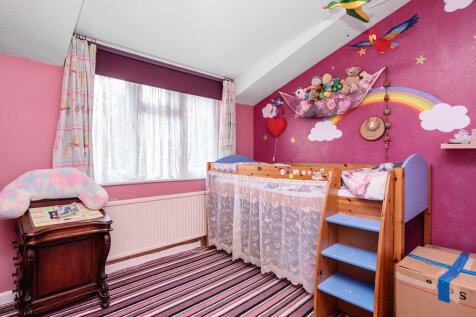 4 Peddlars Grove ...