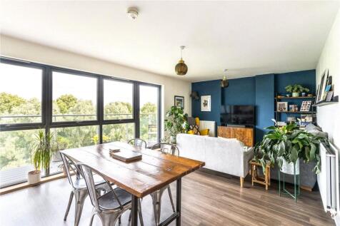 Dining/Sitting Area