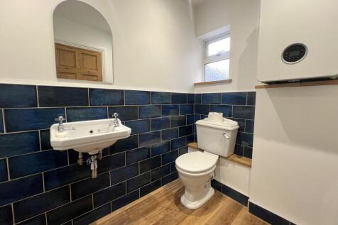 Cloakroom/wc