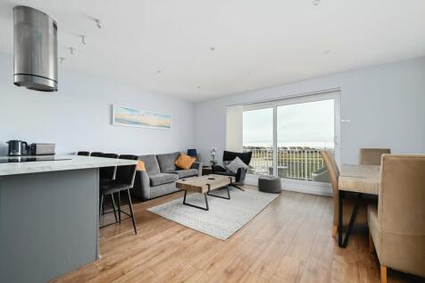 Lounge Dining Area