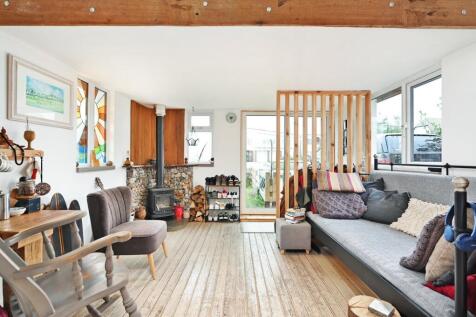 Entrance Hall / Snug