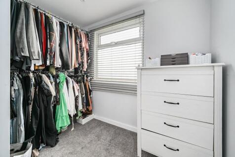 Dressing Arwa