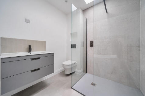 Bedroom 2 en suit...