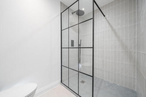 Bedroom 3 en suit...