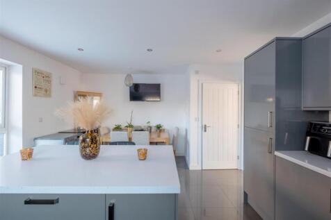 1 Beauont Close HE-25.jpg