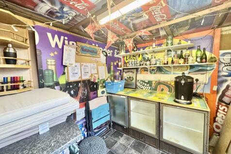 Garden bar 2