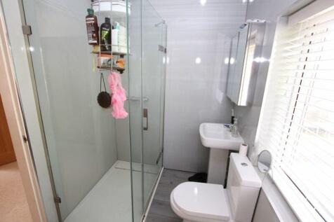 Ensuite to Bed 1