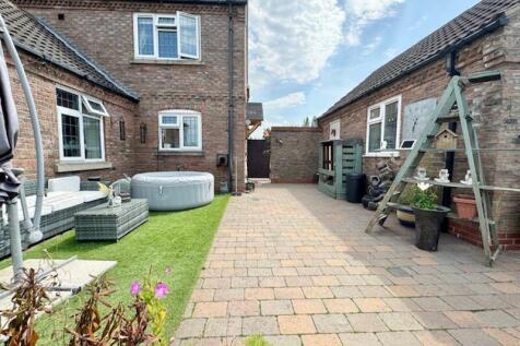 Patio area 2 view 3