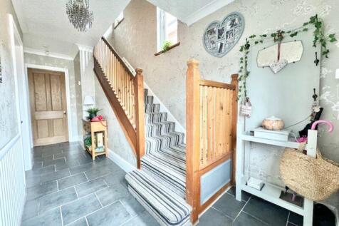 Entrance hall view 2