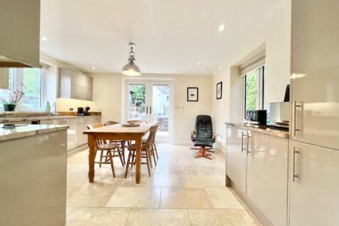 Open plan kitchen diner
