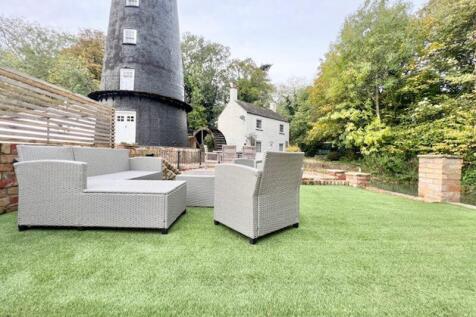 Astro patio to rear