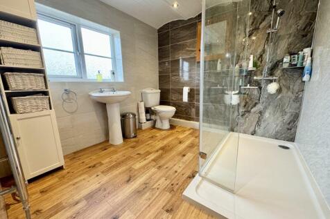 Family shower room