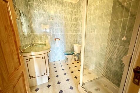 Family shower room