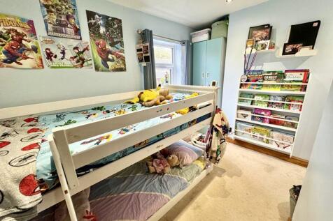 Front bedroom 