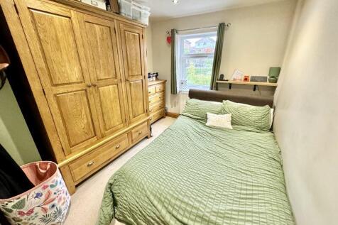 Rear bedroom 2