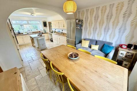 Dining kitchen