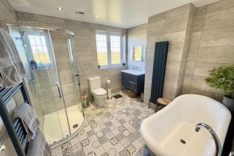 Bathroom suite