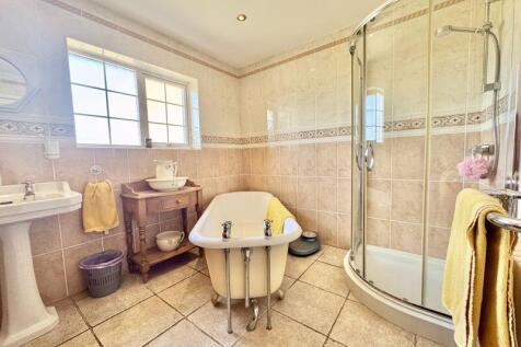 Bathroom suite