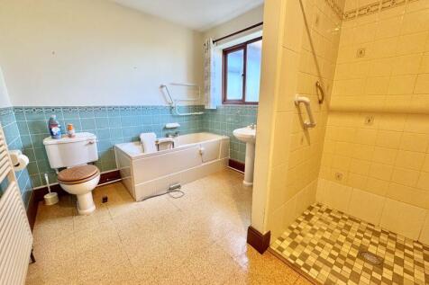 Ground floor bathroom