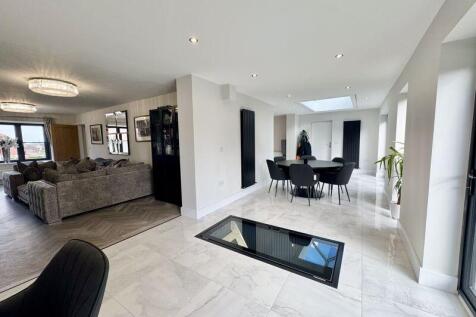 Family room 3