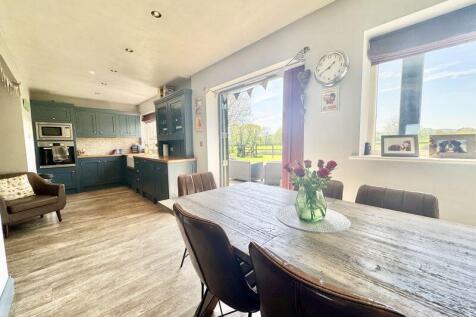 Dining kitchen