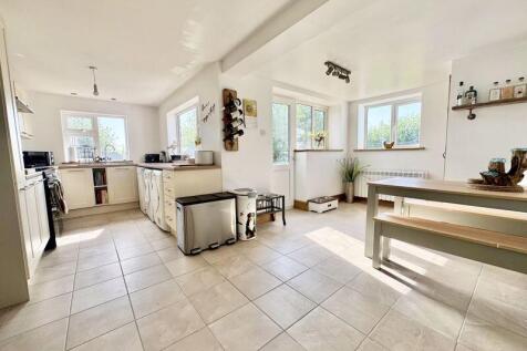 Kitchen dining room