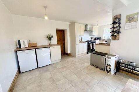Dining kitchen