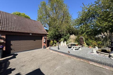 Double garage 