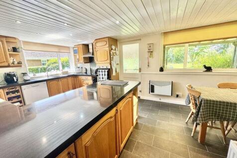 Kitchen dining room
