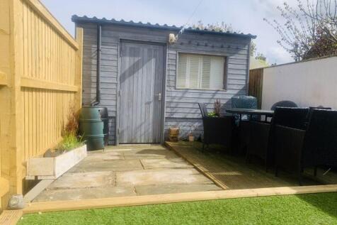 Patio and garden shed/room