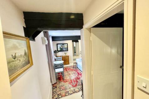 Access to bedrooms and snug