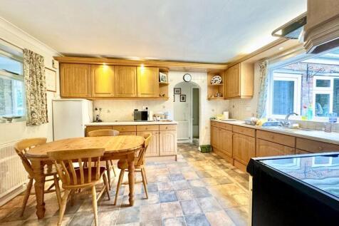 Kitchen dining room