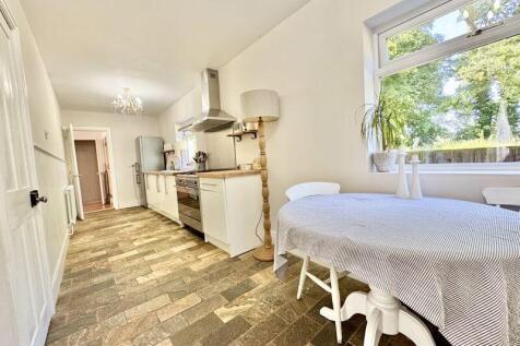 Kitchen dining room