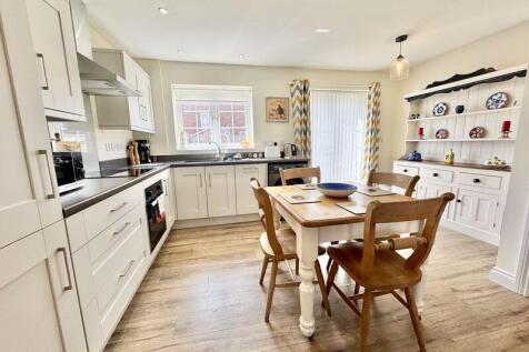 Kitchen dining room