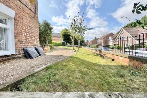 Side garden to rear 