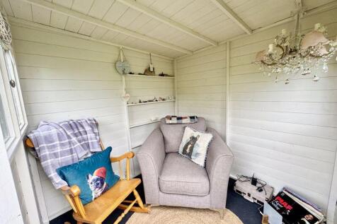 Outdoor hut