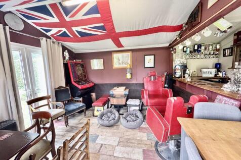 Garden bar 2