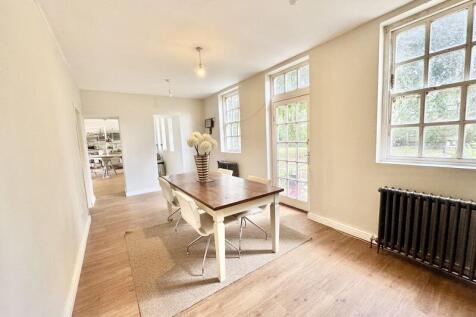 Breakfast room 2