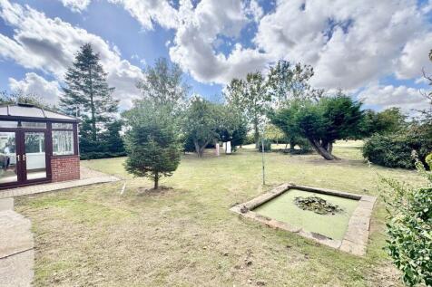 Garden to rear