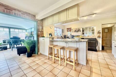 Kitchen dining 