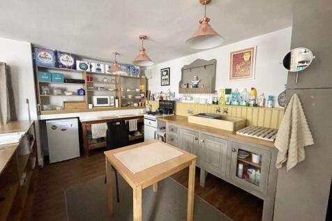 Kitchen side 
