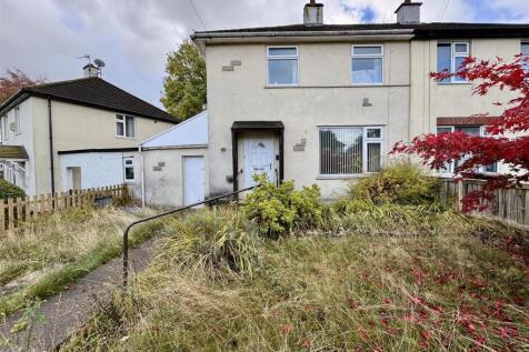EXTERNAL FRONT AND DRIVEWAY